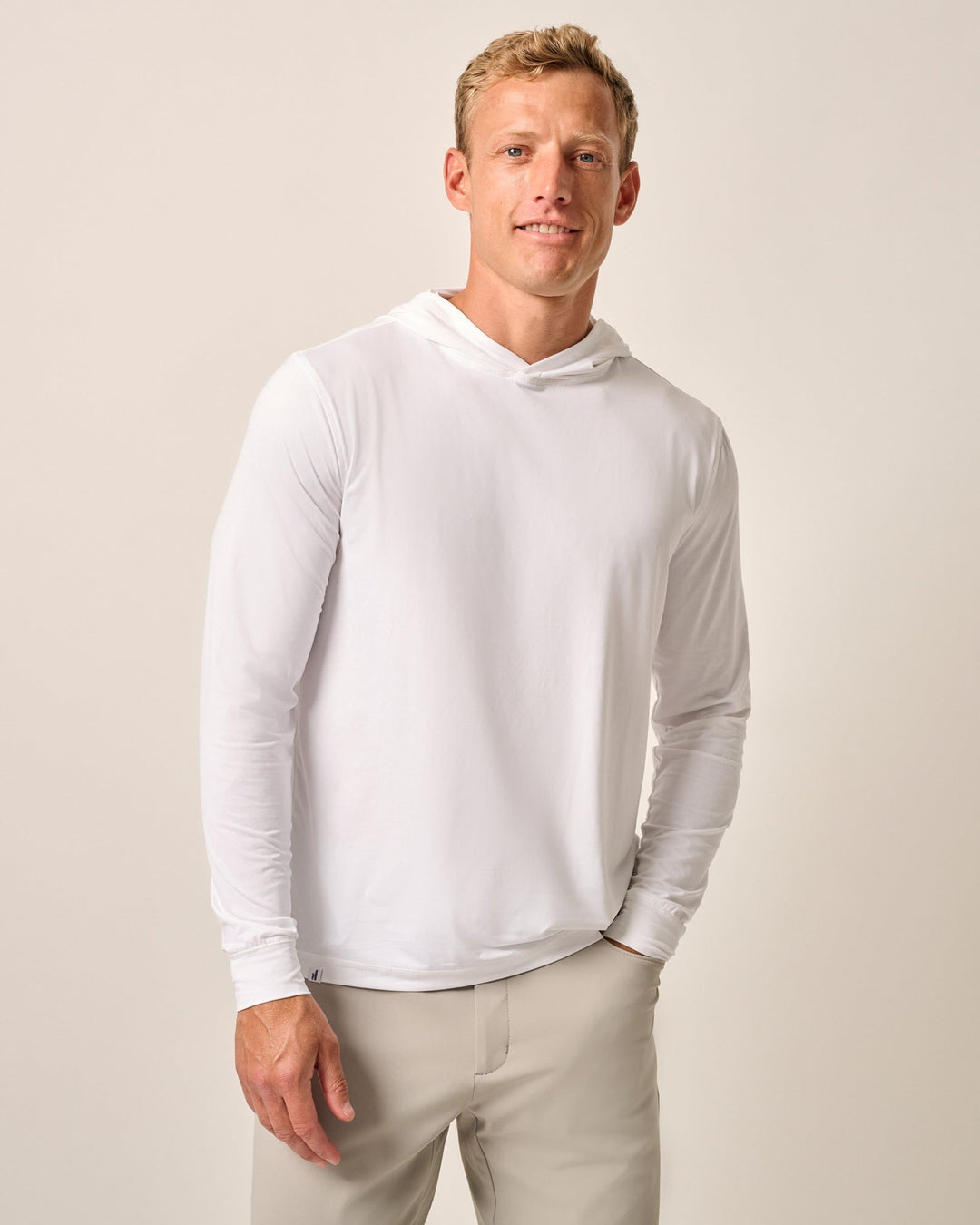 talon-featherweight-performance-hoodie - Model