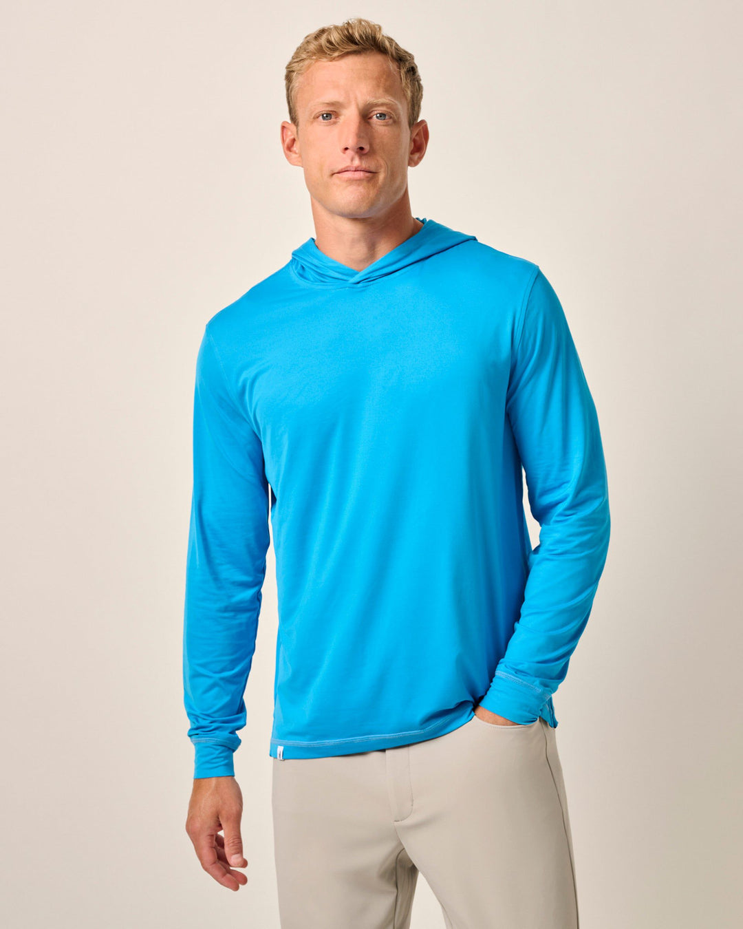 talon-featherweight-performance-hoodie - Model