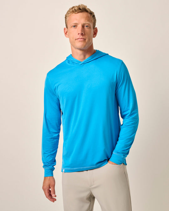 talon-featherweight-performance-hoodie - Model